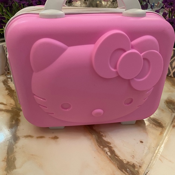 Pink Hello Kitty Hard Shell Case - Picture 12 of 12